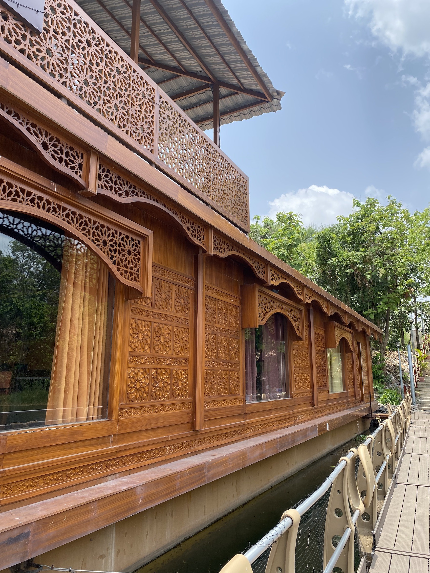 Houseboat Room