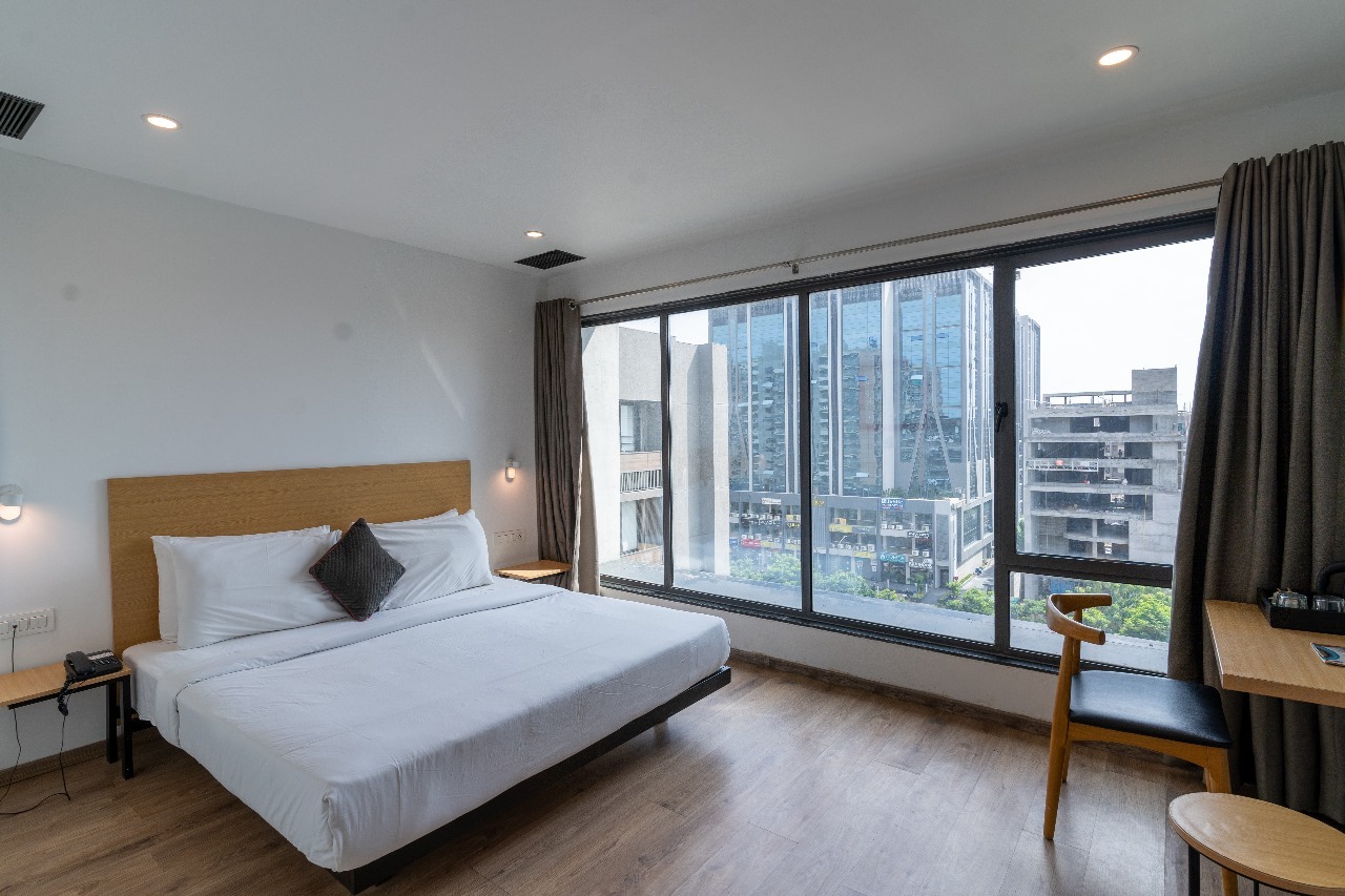 Sunflare Room2